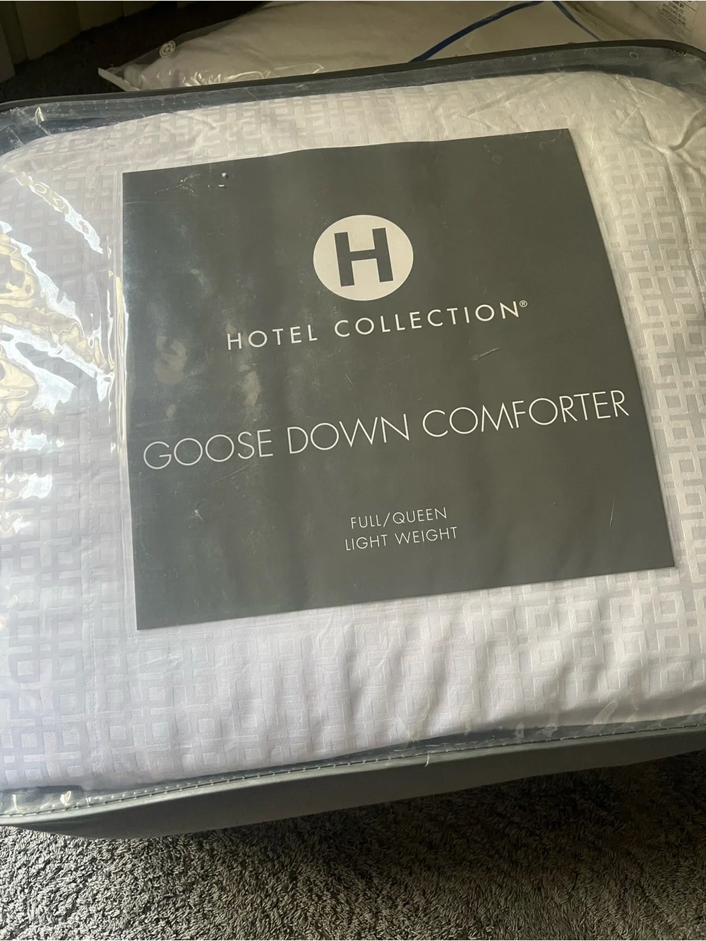 - Hotel colle  goose down conforter light weight  queen  new